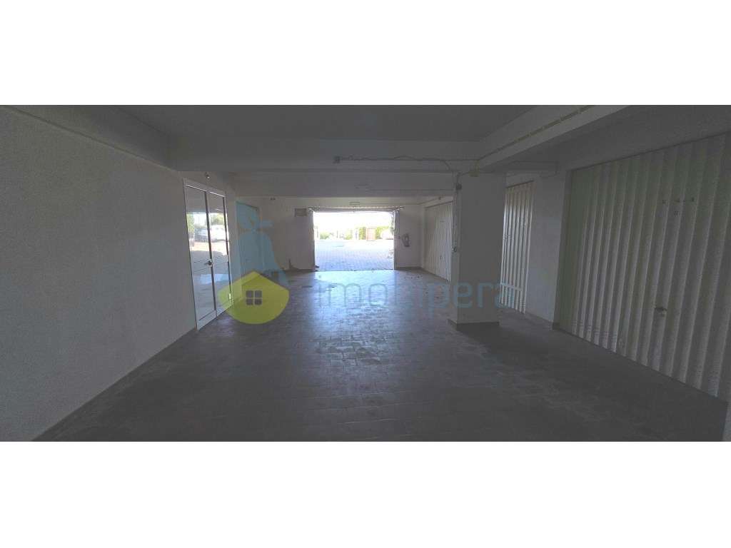 Garagem fechada em Sra da Rocha Lagoa - Grande imagem: 3/15