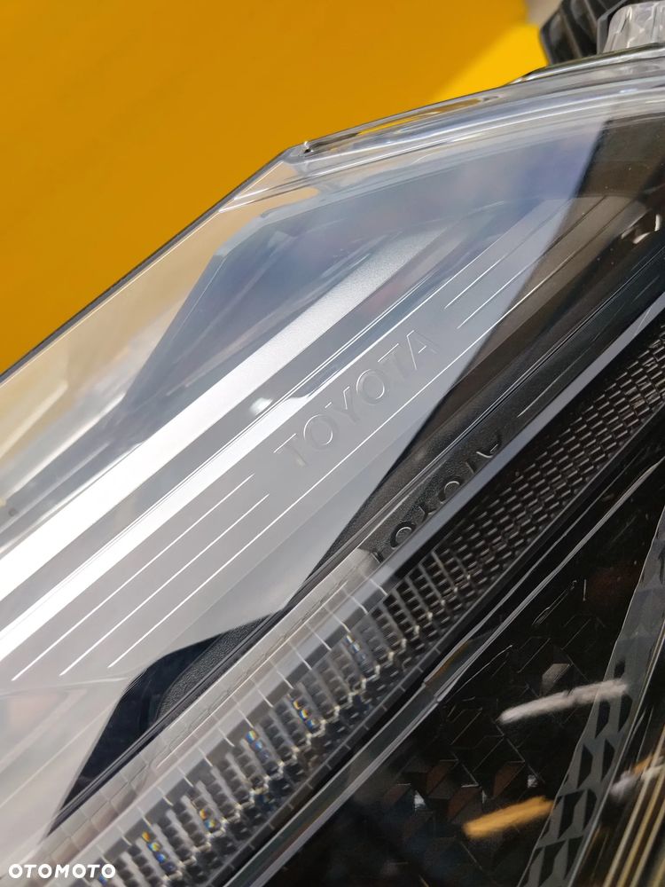 Lampa Lewa Toyota Corolla corss full LED Europa kompletna ładna - 2