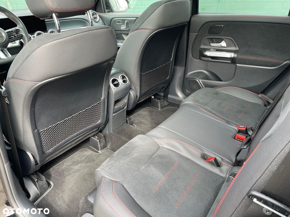 Mercedes-Benz GLB - 12