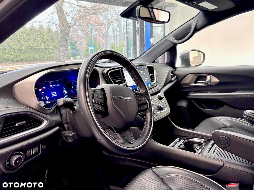 Chrysler Pacifica - 21