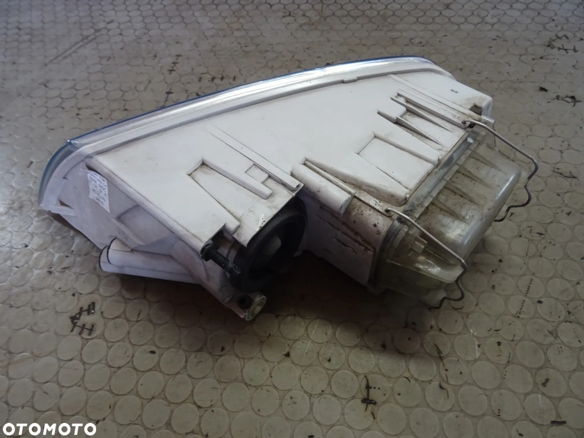 1Z1941016B 1Z1941015B lampy przod prawa lewa XENON EUROPA Skoda Octavia II 05-09 czesci - 4