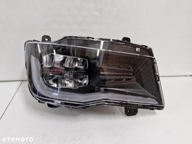 MAN TGX II 2 LAMPA REFLEKTOR PRAWY PRZÓD PRZEDNIA EU LED 81251016822 - 1