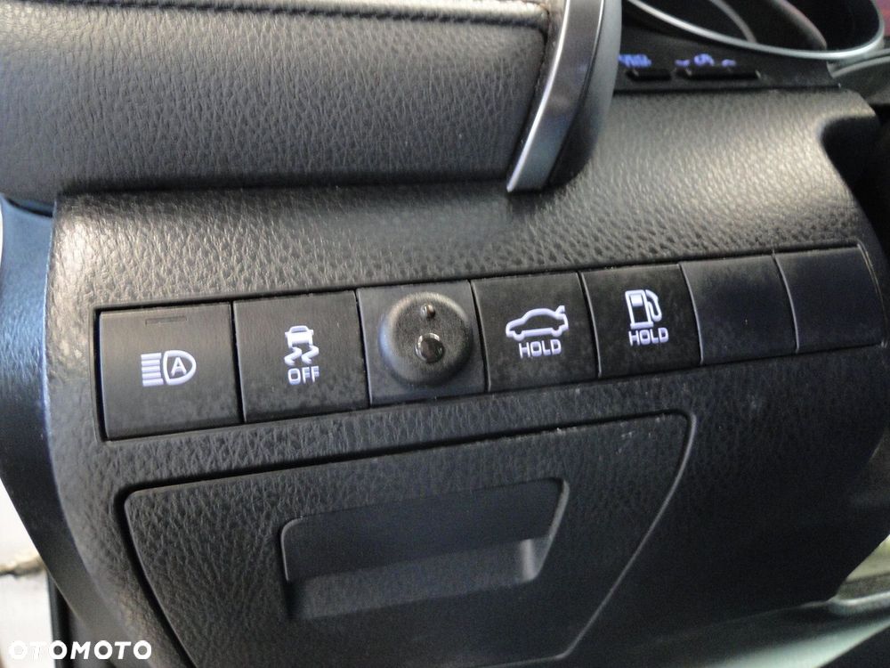 Toyota Camry - 22