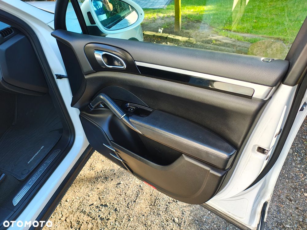 Porsche Cayenne S - 23