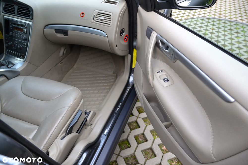 Volvo XC 70 - 24