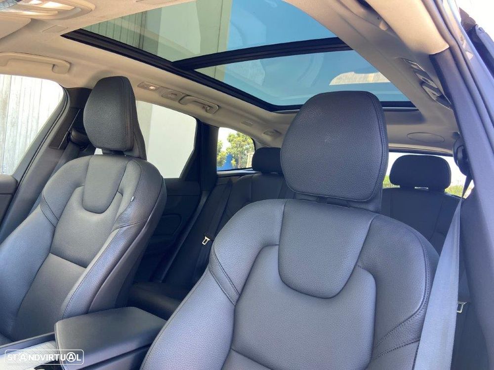 Volvo XC 60 2.0 T6 PHEV Plus Dark AWD - 12