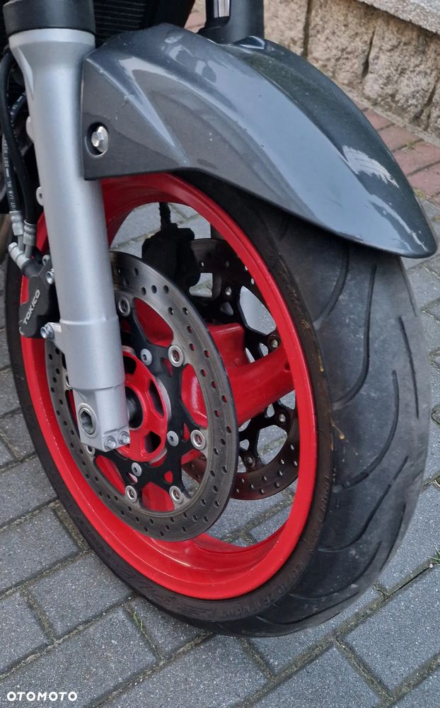 Suzuki GSR - 11