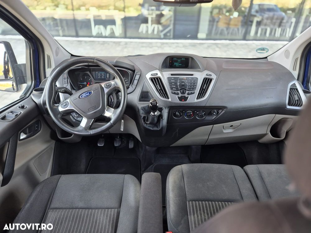 Ford Tourneo Custom - 12