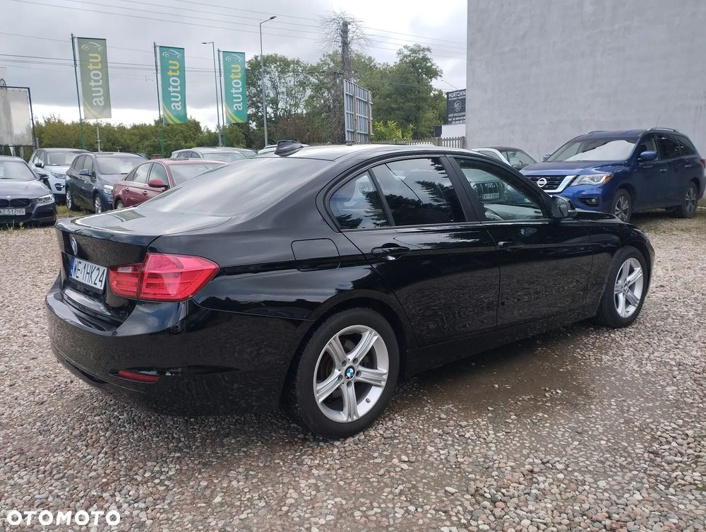 BMW Seria 3 320i - 30