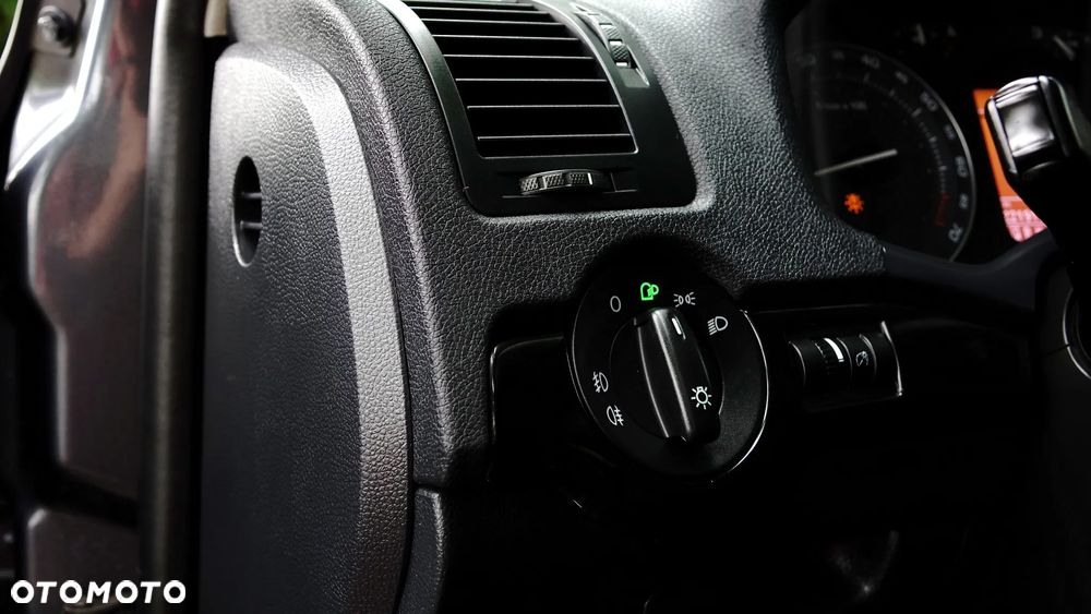 Skoda Octavia 2.0 FSI Automatik Laurin & Klement - 3