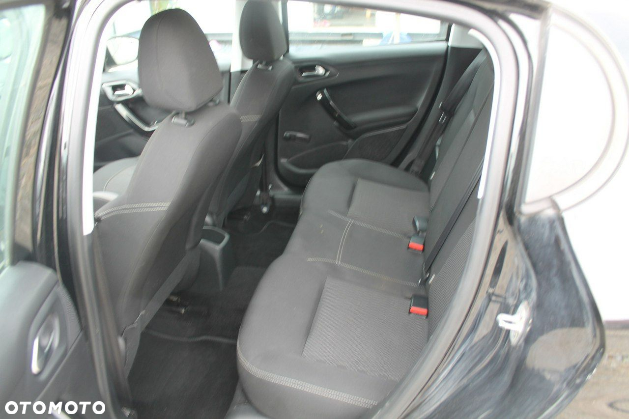 Peugeot 208 - 10