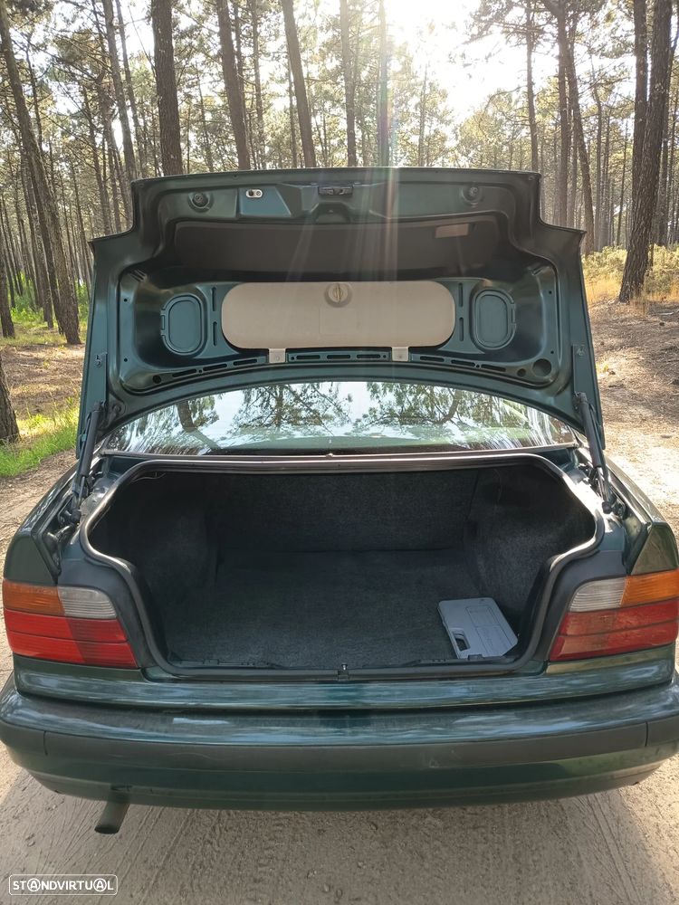 BMW 318 iS - 15