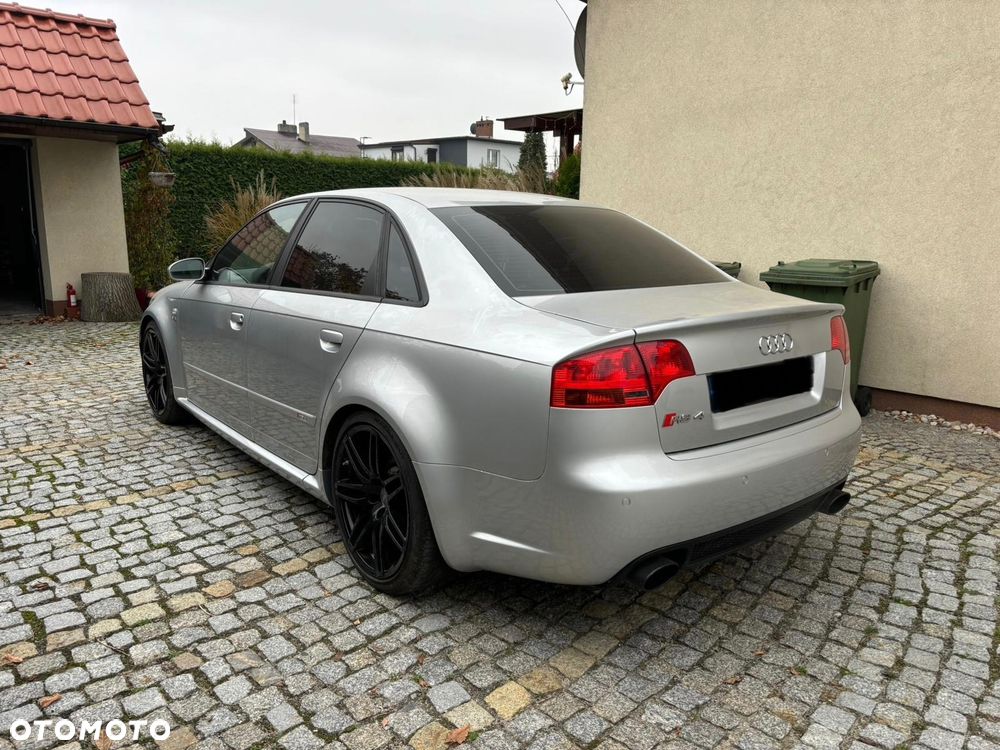 Audi RS4 Limousine - 6
