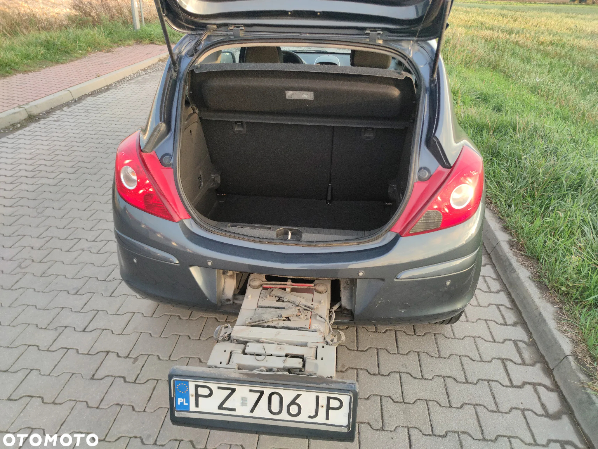 Opel Corsa 1.4 16V Enjoy - 12
