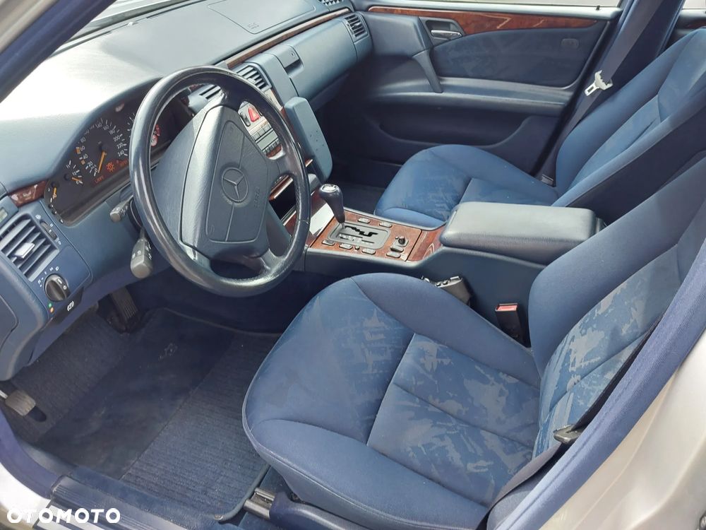 Mercedes-Benz Klasa E - 11