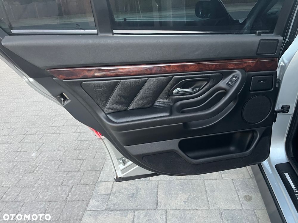 BMW Seria 7 735i L - 30