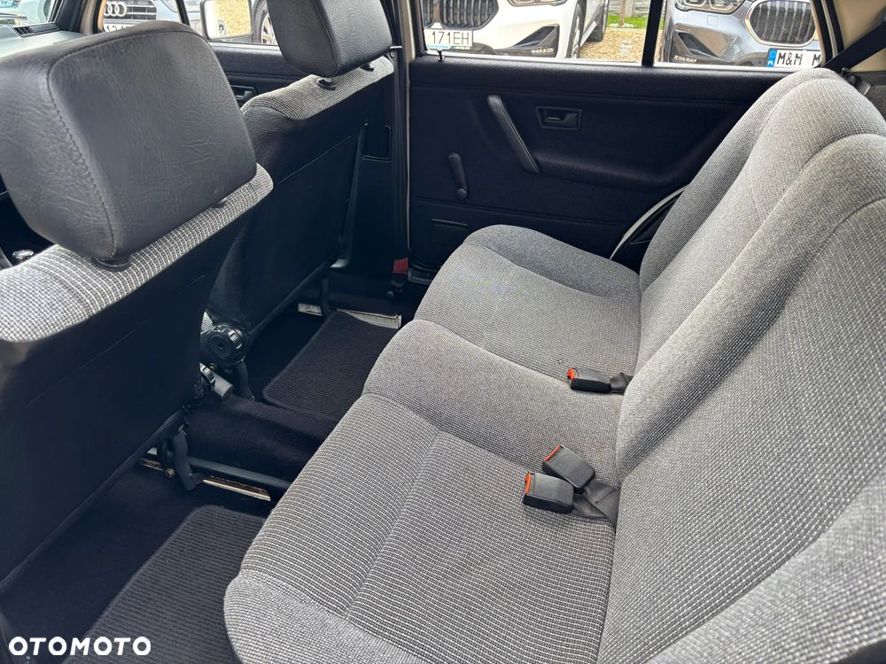 Volkswagen Golf 1.3 - 12