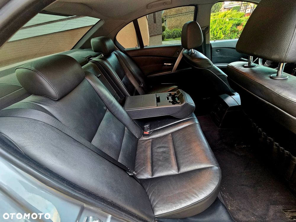 BMW Seria 5 525d - 8