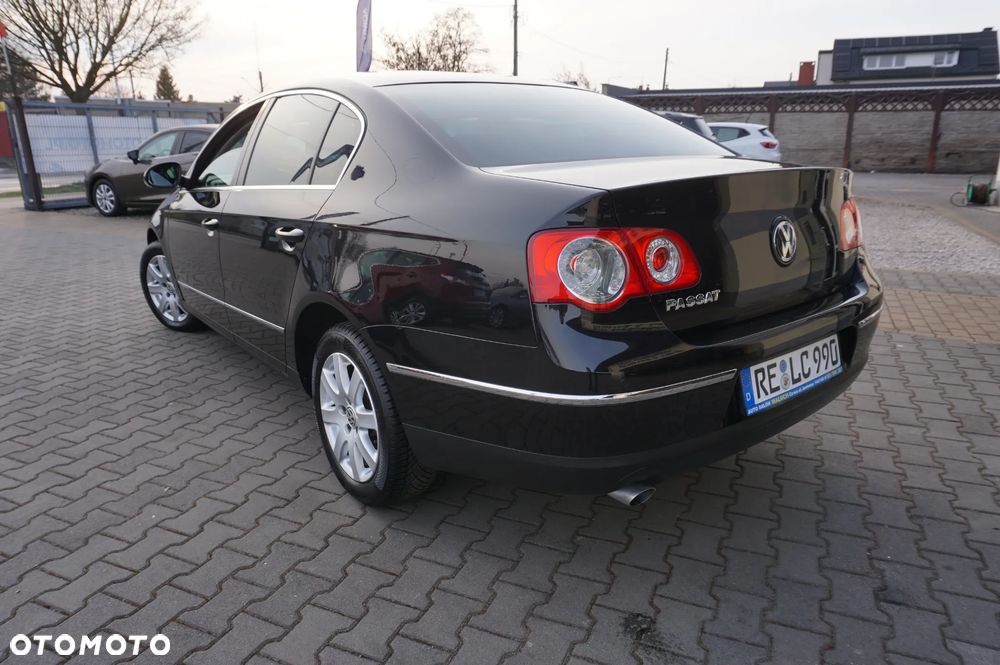 Volkswagen Passat 1.6 Comfortline Family - 5