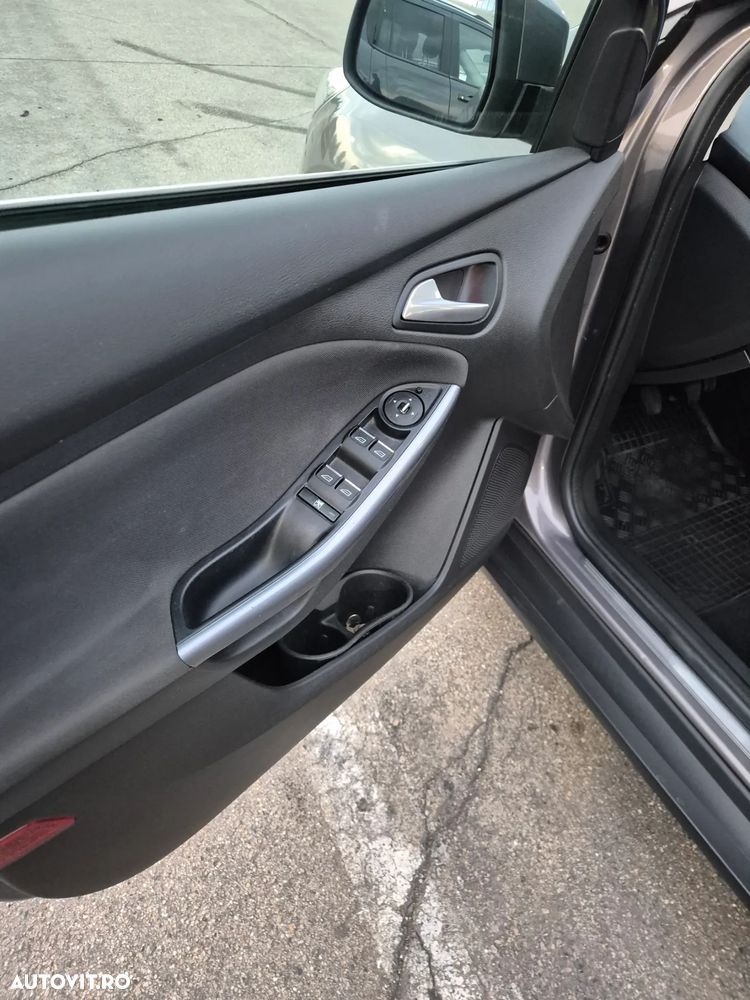 Ford Focus 1.6 TDCi DPF Titanium - 4