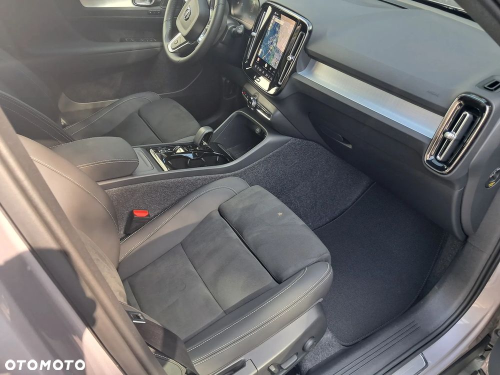 Volvo XC 40 B3 Plus Dark - 22