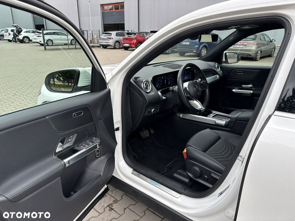 Mercedes-Benz EQB 250+ - 11