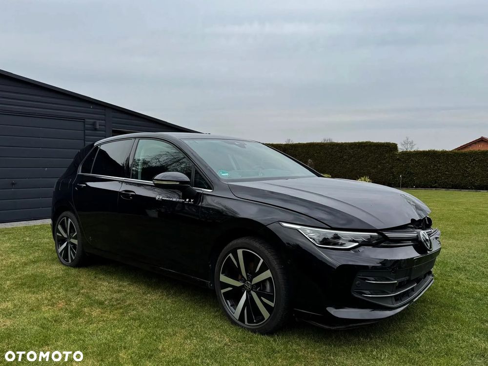 Volkswagen Golf - 1