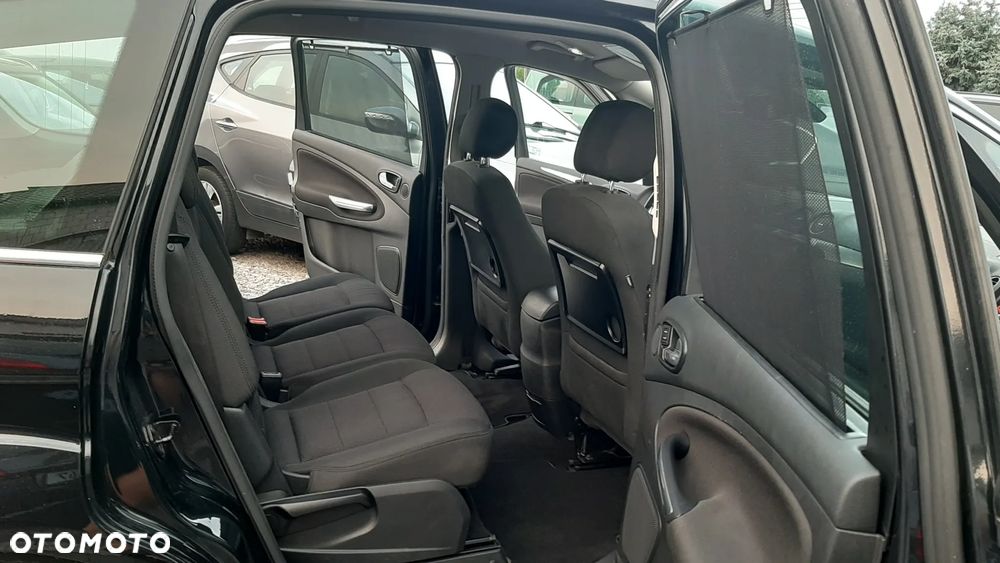 Ford S-Max - 17