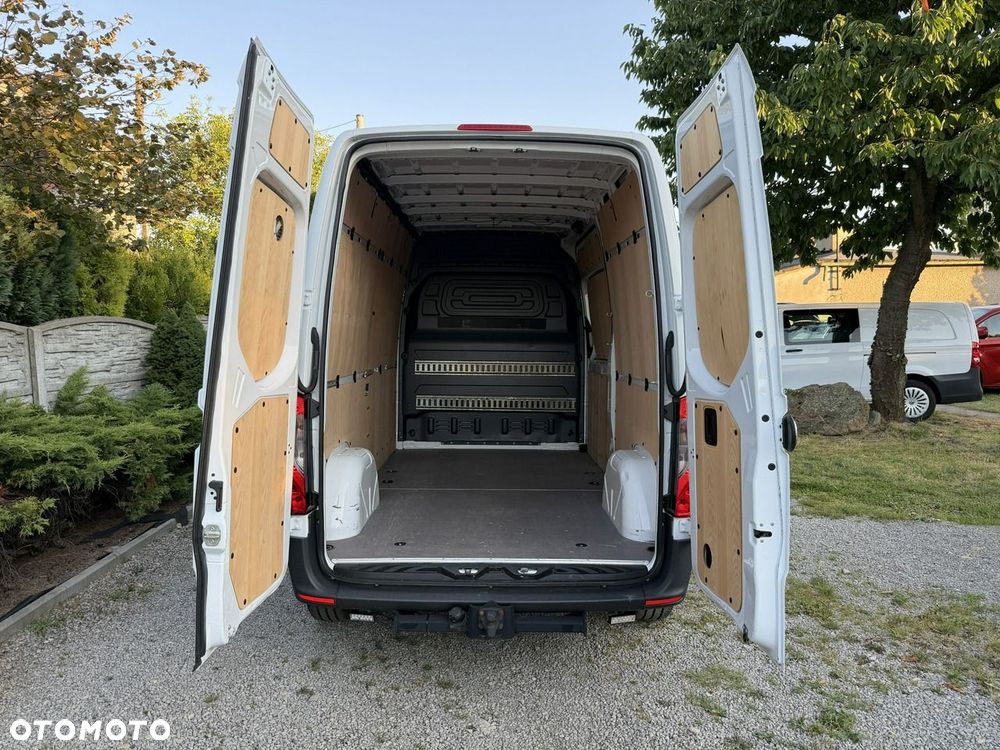 Mercedes-Benz Sprinter - 32