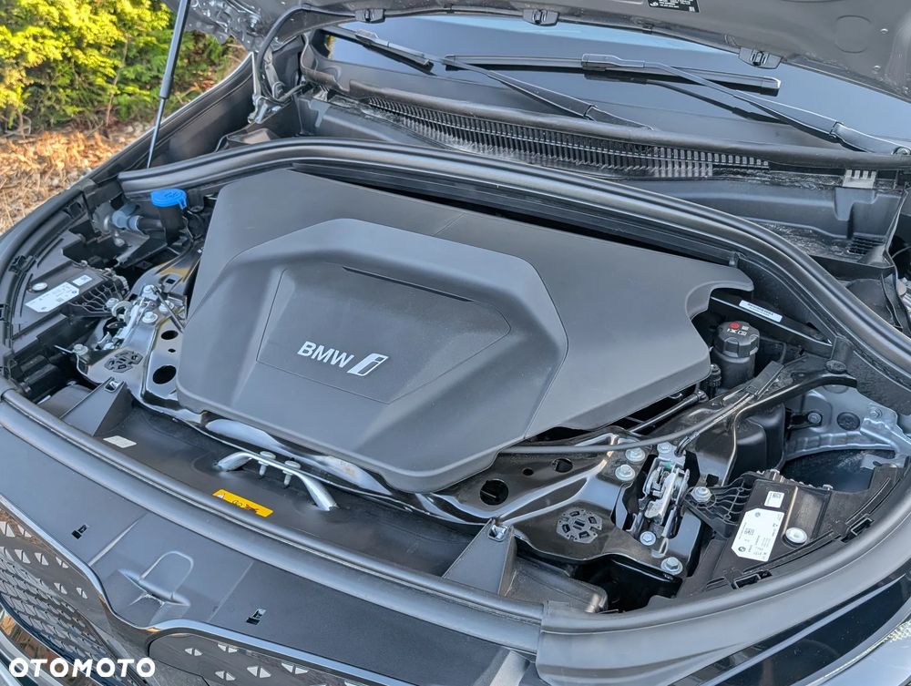BMW iX1 xDrive30 66.5kWh M Sport - 7