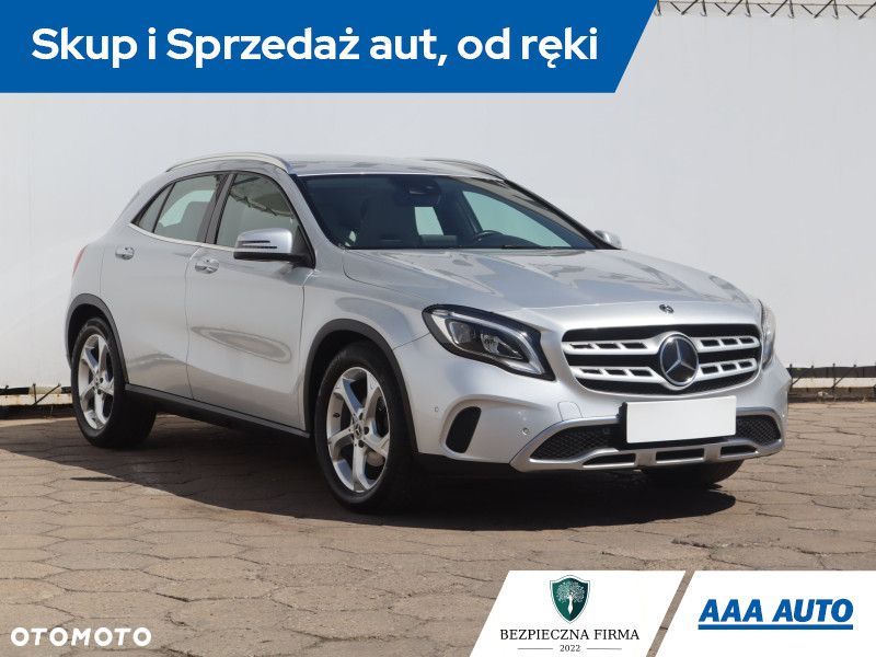 Mercedes-Benz GLA - 3