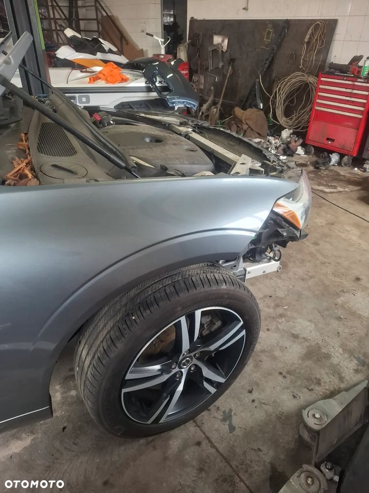 Volvo XC60 II Drzwi prawy tył kod lakieru 714 - 14