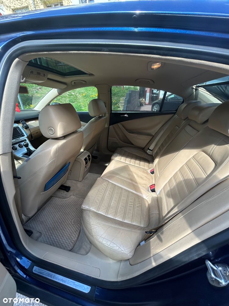 Volkswagen Passat ver-2-0-fsi-individual - 17