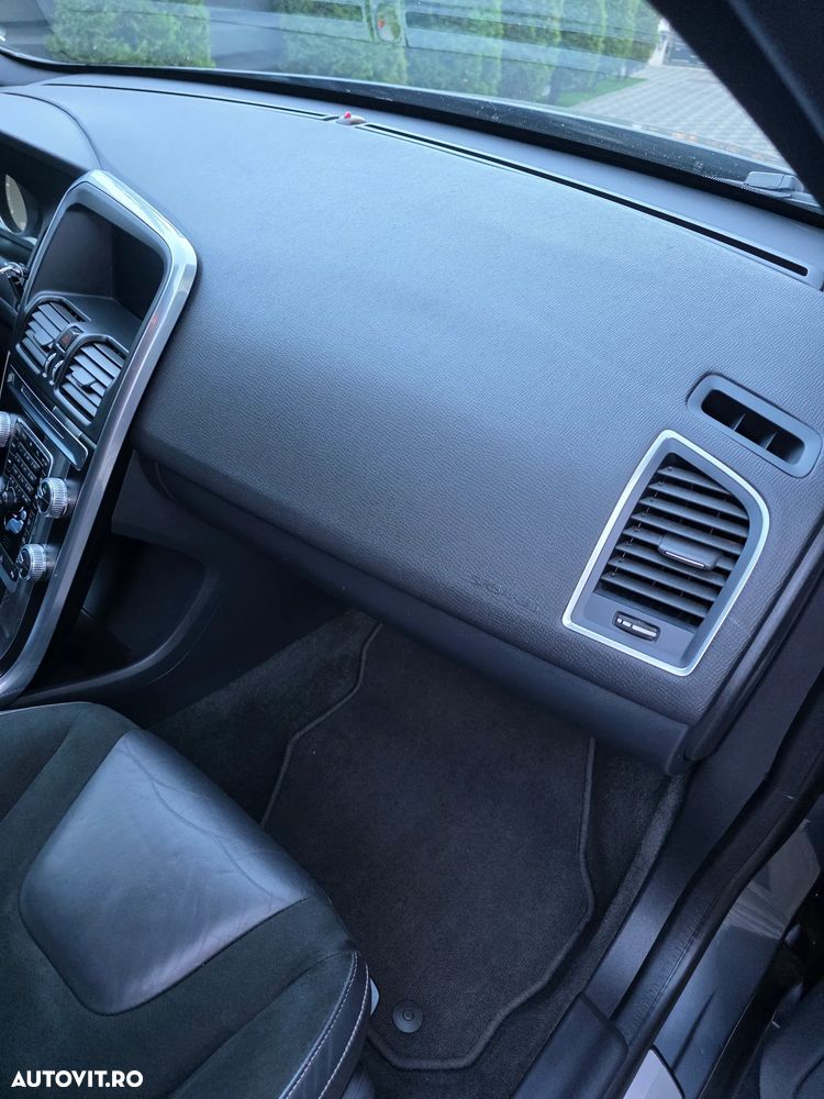 Volvo XC 60 D5AWD R-Design - 27