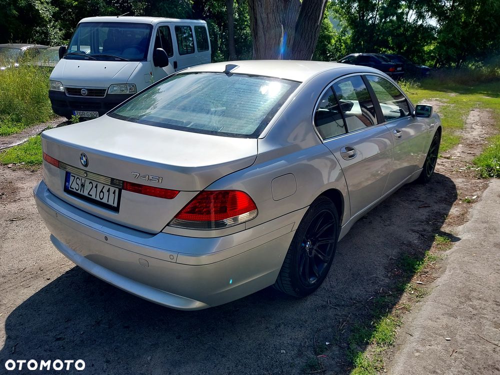BMW Seria 7 745i - 9