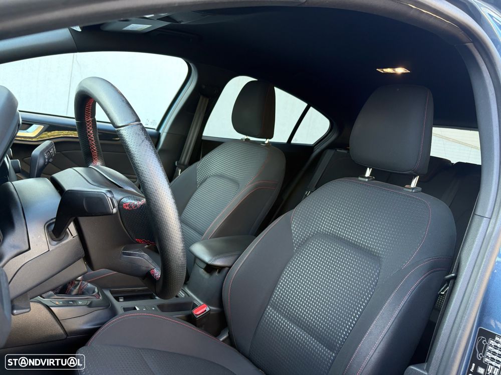 Ford Focus 1.0 EcoBoost ST-Line - 12