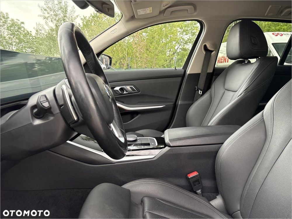 BMW Seria 3 318d MHEV - 10