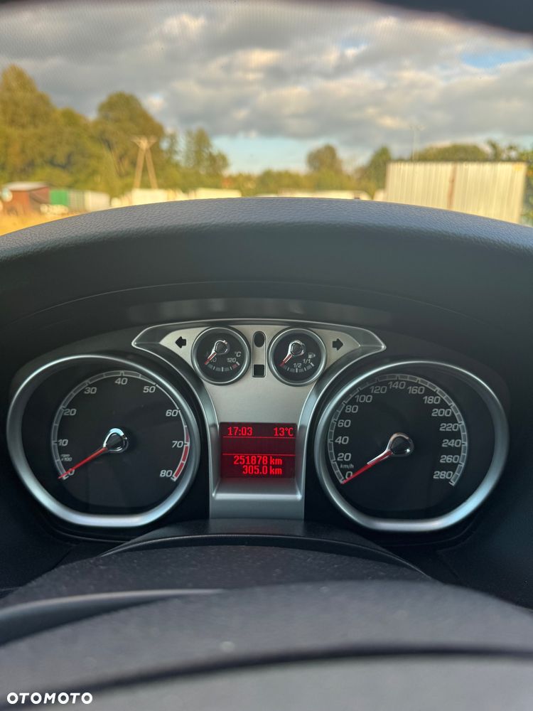 Ford Focus 2.5 ST - 12