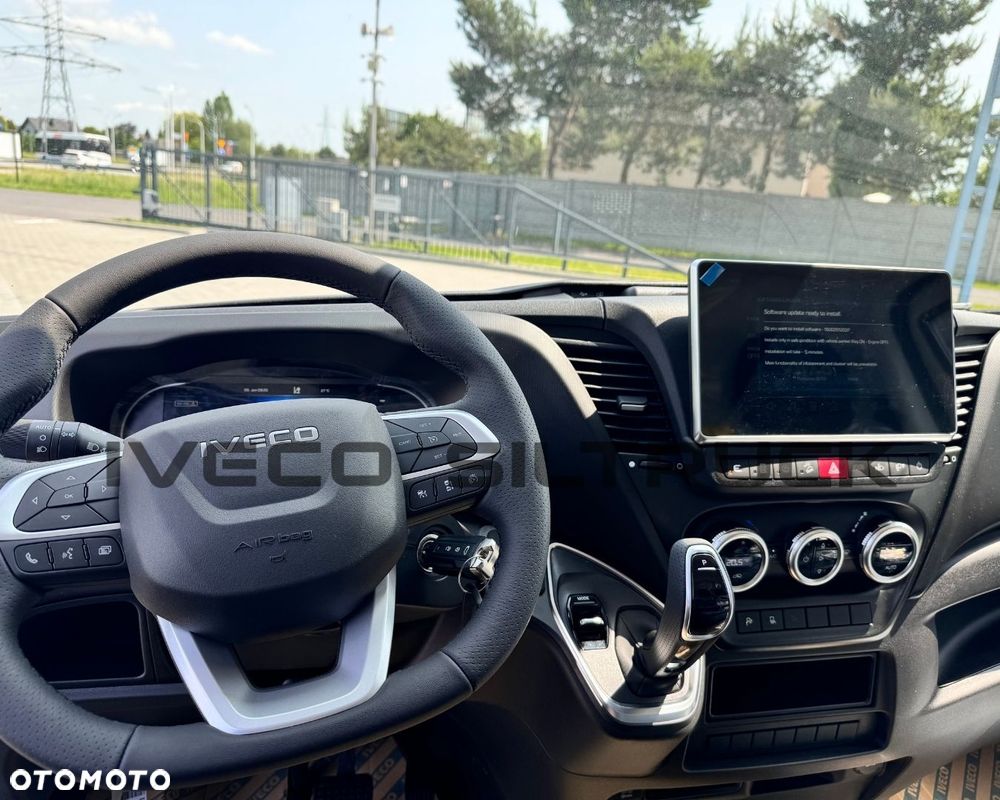 Iveco Daily Furgon 16m3 dostępny od ręki Biały/Szary - 9