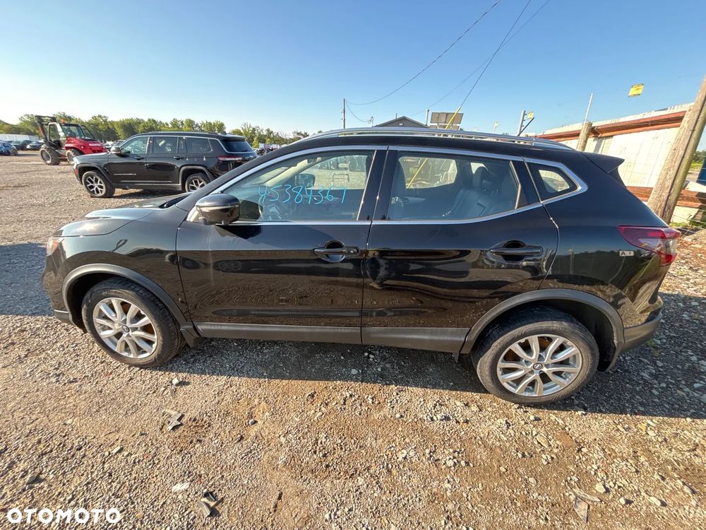 Nissan Rogue - 2