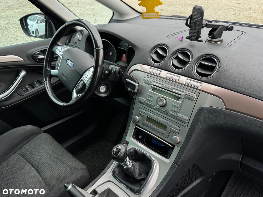 Ford S-Max - 11