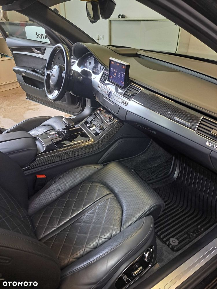 Audi S8 - 2