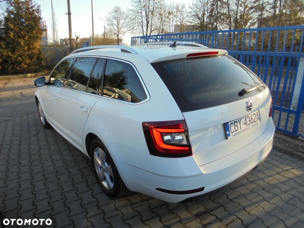 Skoda Octavia 2.0 TDI DSG Ambition - 6
