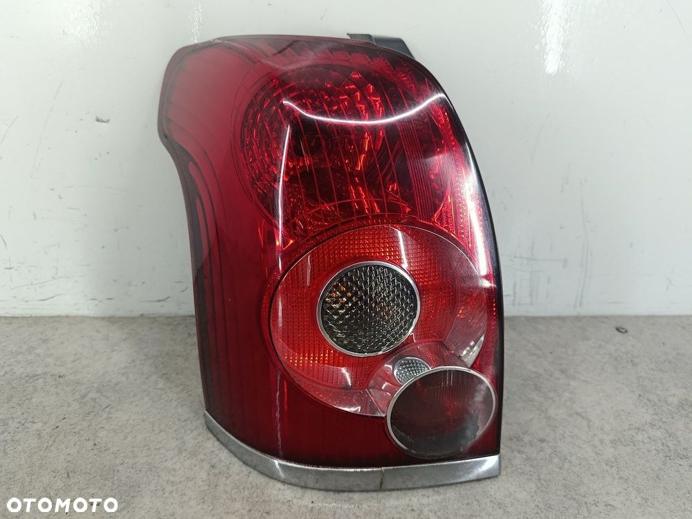 LAMPA TYLNA LEWA TOYOTA AVENSIS II T25 KOMBI - 1