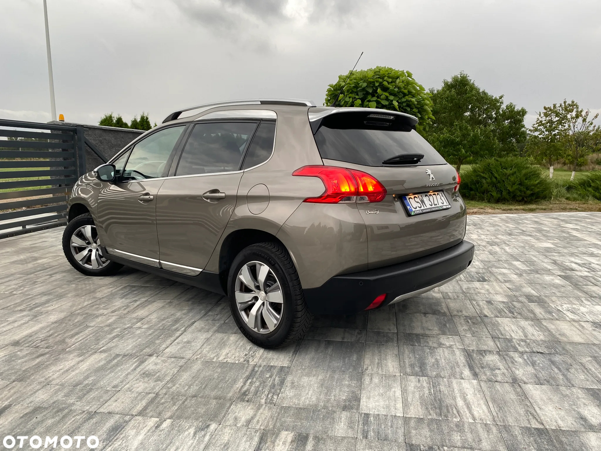 Peugeot 2008 1.2 Pure Tech Allure S&S - 19