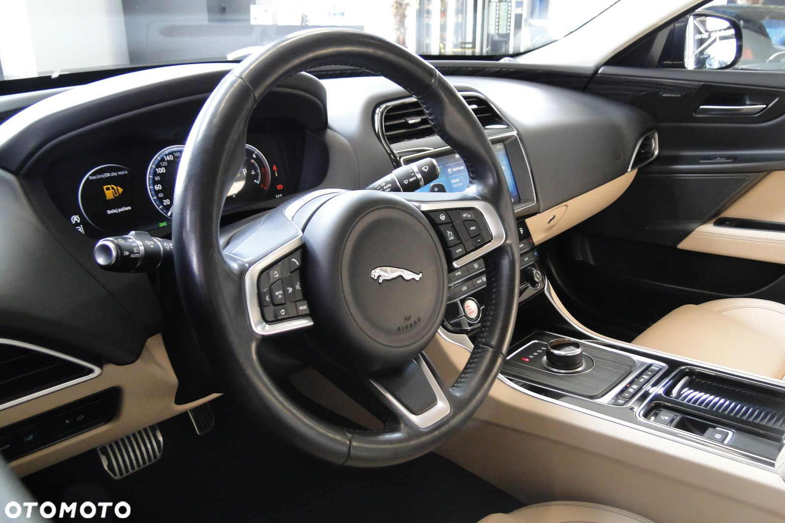 Jaguar XE - 14