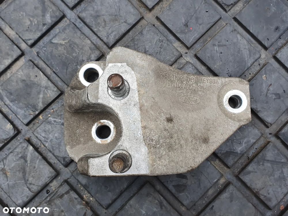 Łapa wspornik podpora Ford Fiesta MK7 8V51-7M125-AB - 2