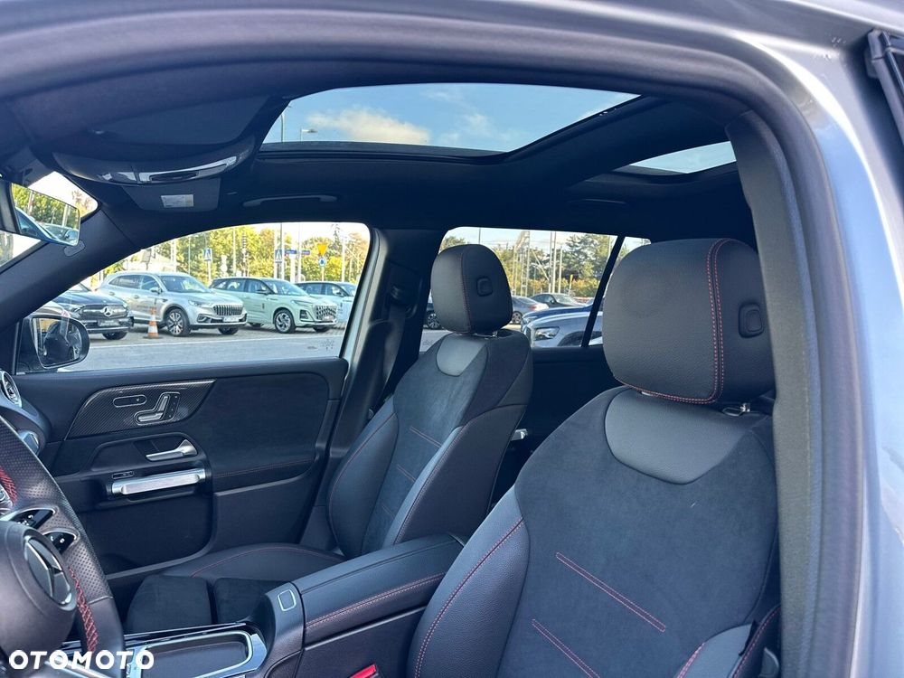 Mercedes-Benz GLB - 13