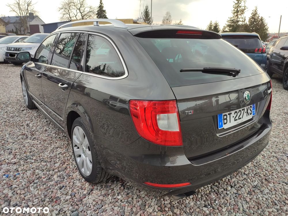 Skoda Superb 2.0 TDI DSG Exclusive - 10