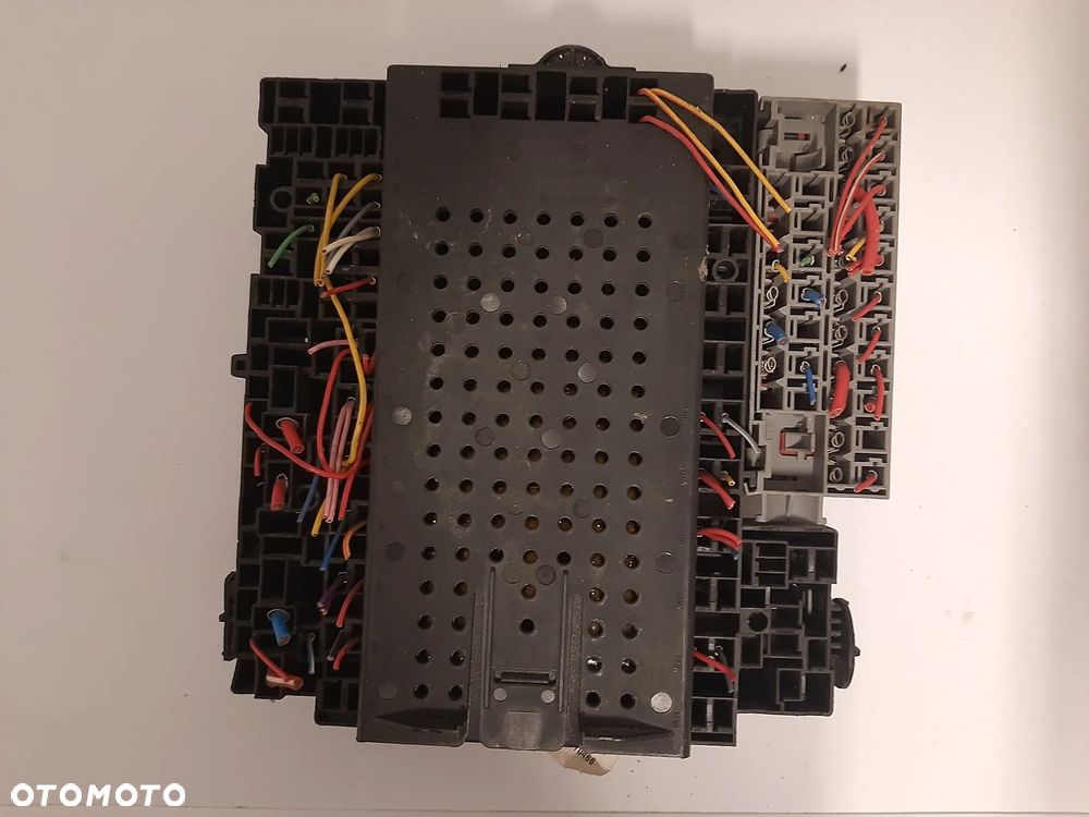 SKRZYNKA BEZPIECZNIKÓW VOLVO XC90 30679527 - 3